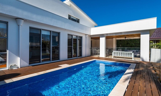 Wamberal House | CATALINA - PERFECT LOCATION. Steps to the beach. 5 BEDROOMS, POOL