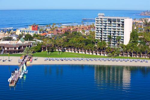 Crown Point Hotel | Catamaran Resort Hotel and Spa