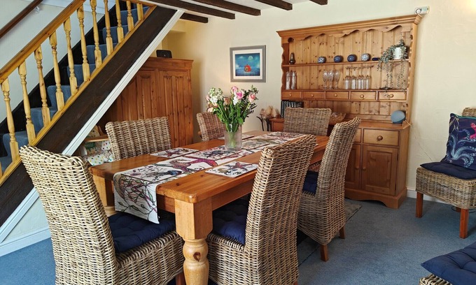 Appledore House | Catboat Cottage - Four Bedroom House, Sleeps 8