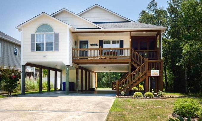 Tranquil Harbour House | Catch 22-Beautiful, 3 Bdrm-2 Bath Home (Sleeps 8) with Privacy & Comfort