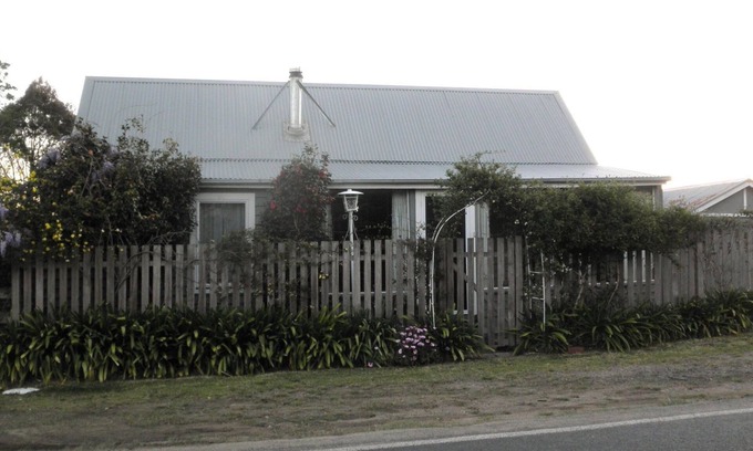 Kalaru House | Caterpillar Cottage - cosy and private at Kalaru