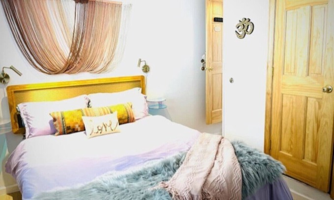 Highmount Apartment | Catskill Cabin Bird of Paradise 7