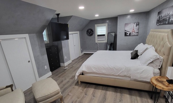 Loch Sheldrake House | Catskills getaway w/private pool, game room and basketball/soccer court