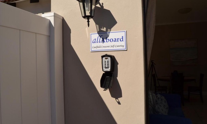 Summerstrand Apartment | Caulfield Self Catering Apartment #SOLAR ENERGY - NO LOADSHEDDING