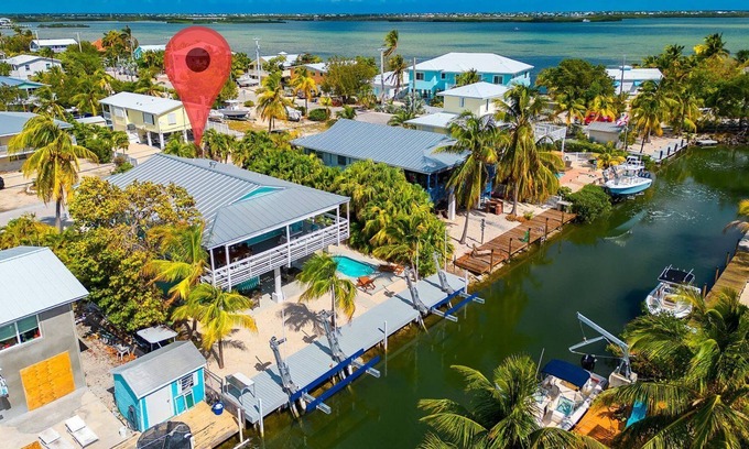 Breezeswept Beach Estates House | Cayman Retreat: Cozy pool home