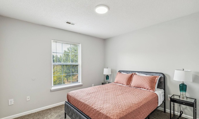 Westover Apartment | CB 3508-304 Fayetteville Oasis I Modern, Comfy