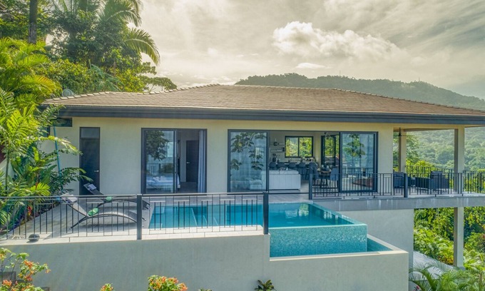 Dominicalito Villa | CDM Amazing Ocean View-walking distance to the beach-Concierge service-Security