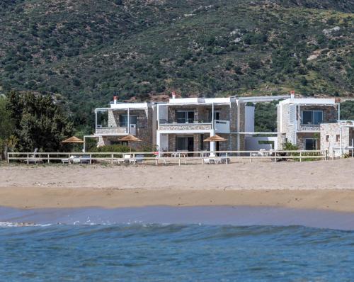Gialos Villa | Cedar Bay Beachside Villas