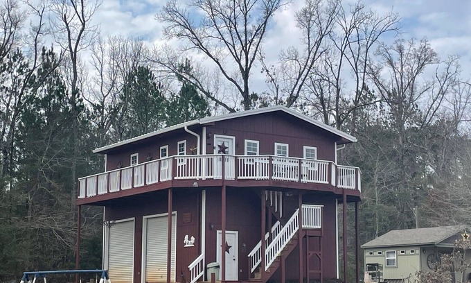 Longview House | Cedar Cabin in the Woods - Longview, Tx