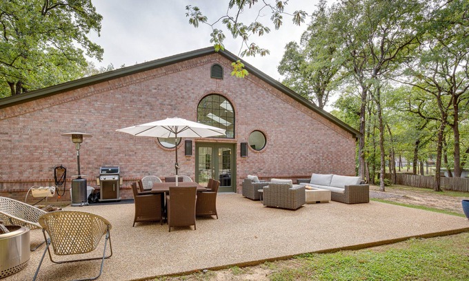 Star Harbor House | Cedar Creek Lake Retreat - Near Wedding Venues