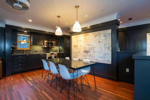 Homewood House | Cedar Crest - Woodpecker Cottage 7