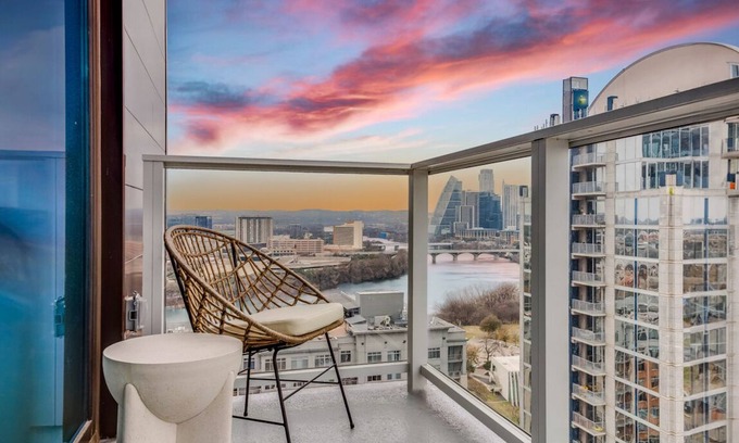 East Cesar Chavez Condo | Cedar Door by AvantStay | Brand New Condo Room in Austin w/Amazing Amenities!