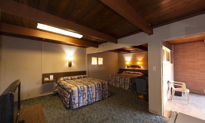 McCook Hotel | Cedar Inn