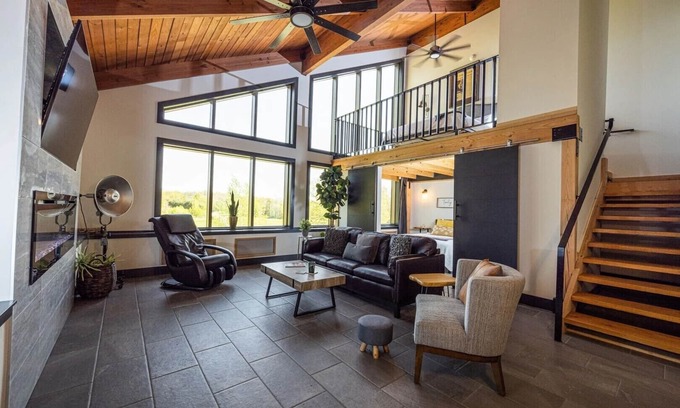 Logan Condo | Cedar Loft by The Inn & Spa at Cedar Falls