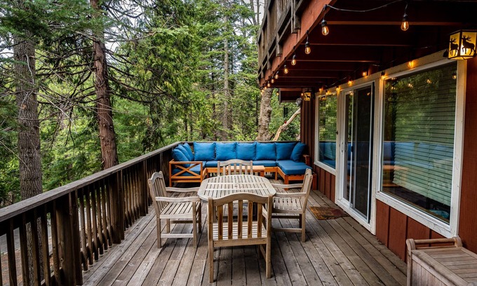 Glencoe Cabin | Cedar Retreat with Hot Tub, Sauna & Lake Access