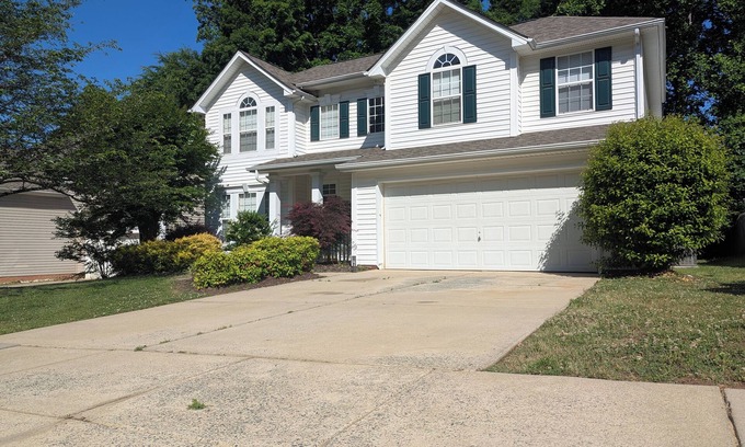 Concord House | Cedar's Corner in Concord | Spacious & Clean