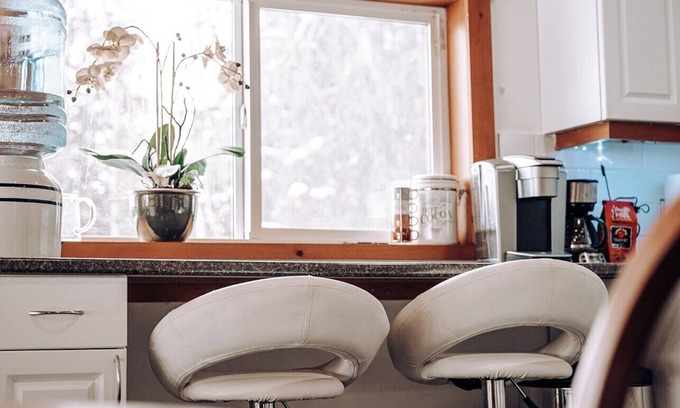 Vernon House | Cedar Springs Retreat - 15 mins to Silver Star
