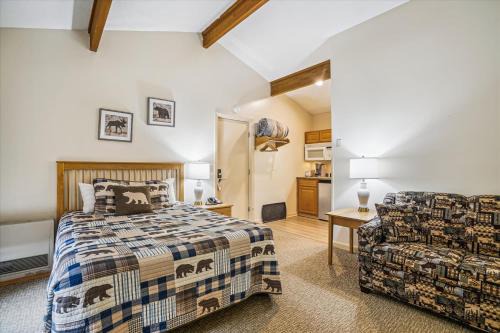 West Bridgewater Hotel | Cedarbrook Queen Studio 210