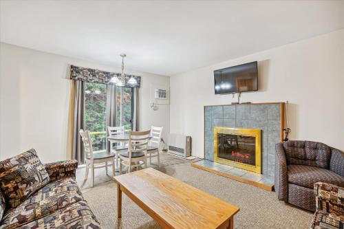 West Bridgewater Hotel | Cedarbrook Queen Suite 108