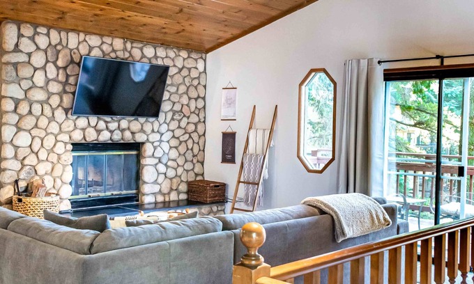 Arrowhead Villas House | Cedarwood ✶ Escape - Cozy Mountain Getaway!