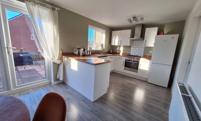 Cross Hands House | Cefneithin House - family friendly modern 2 bedroom detached house