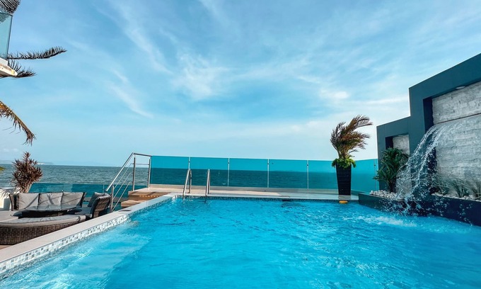 Puntarenas House | Celajes ON THE BEACH House w/Pool - Jacuzzi