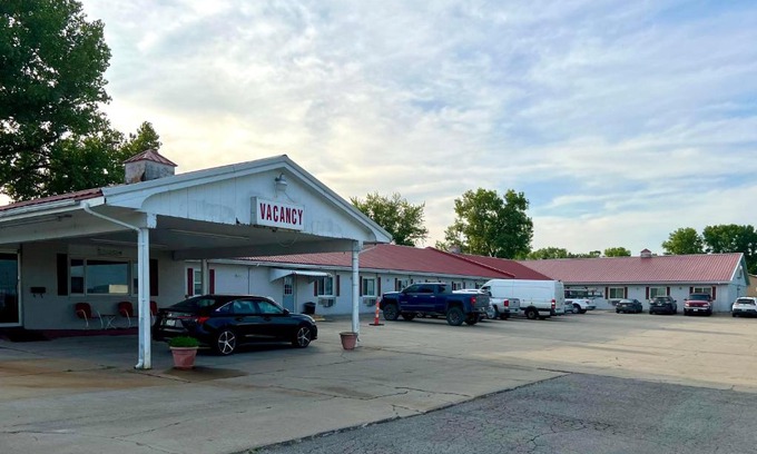 Clarinda Hotel | Celebrity Inn