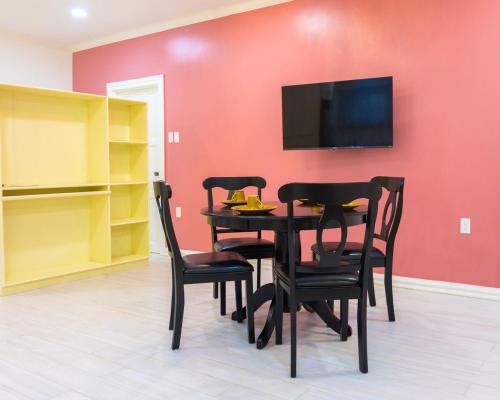 Georgetown Apartment | Celebrity Suite - 3 Bedroom