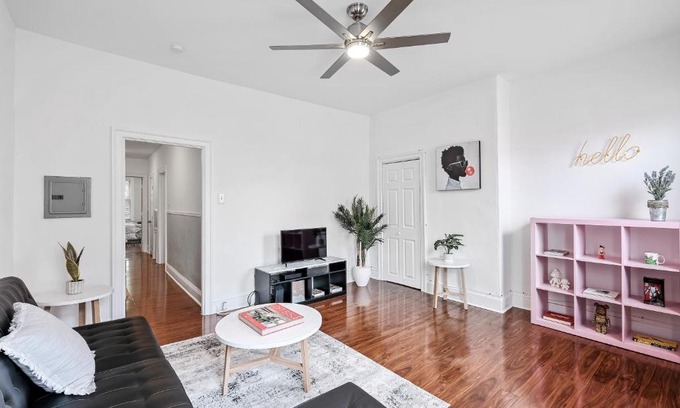 Point Breeze Apartment | Center City South-Scandinavian Style 1BR by ACT