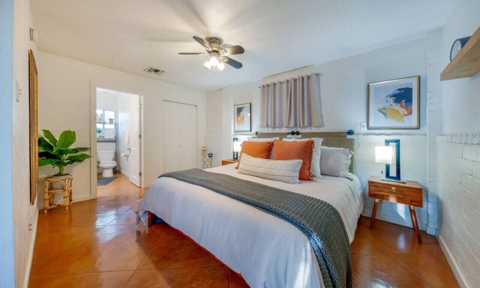 Blenman-Elm Apartment | Central/1 BR & 1 BA/Fenced/Cozy/Guesthouse