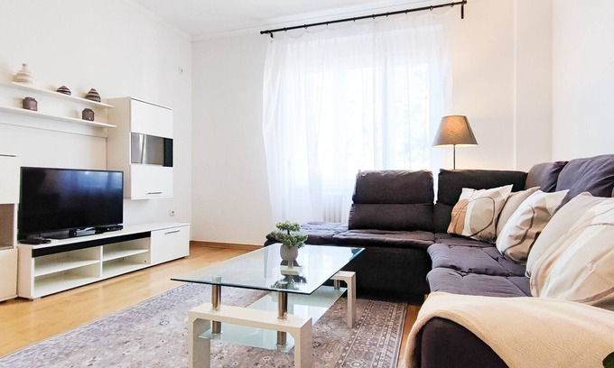 Novi Sad Apartment | Central 2 Bedroom Apartment 85 sq m 5 minutes walk to Trg Slobode