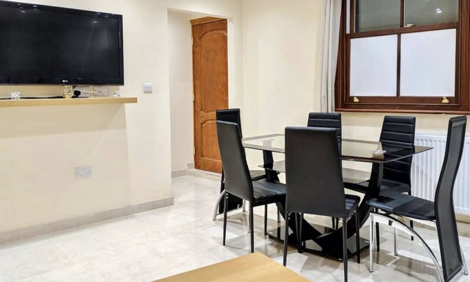 Avonmore and Brook Green Apartment | Central 2 Bedroom Apartment Kensington