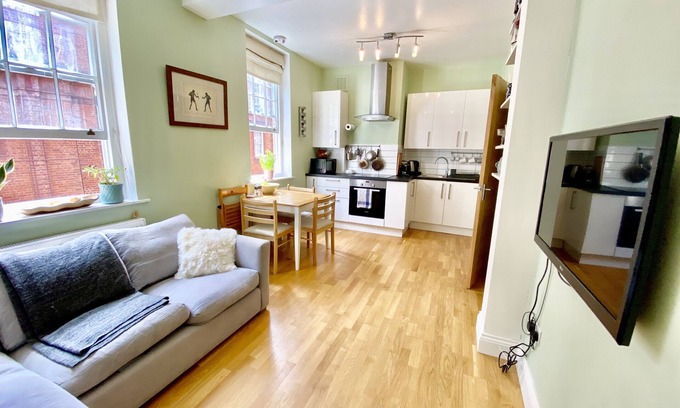 Soho Apartment | Central 2 Bedroom Flat - CONTACT US FOR PRICES FOR 90 DAY+ STAYS!