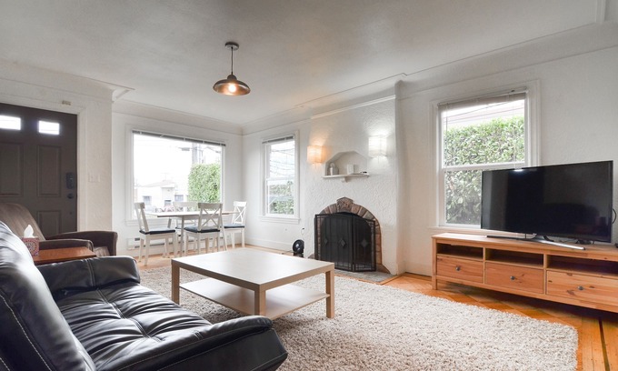 Yesler Terrace House | Central 2 Bedroom, Stocked Kitchen