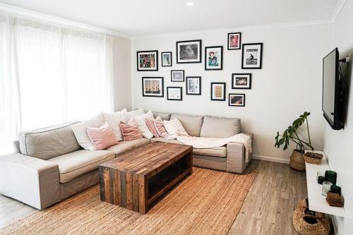 Bangalow House | Central 3 Bdr House - Walk to town & pub