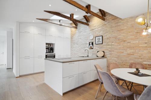 Aalborg Apartment | Central 3-bedroom apartment with a big terrace and fitness room