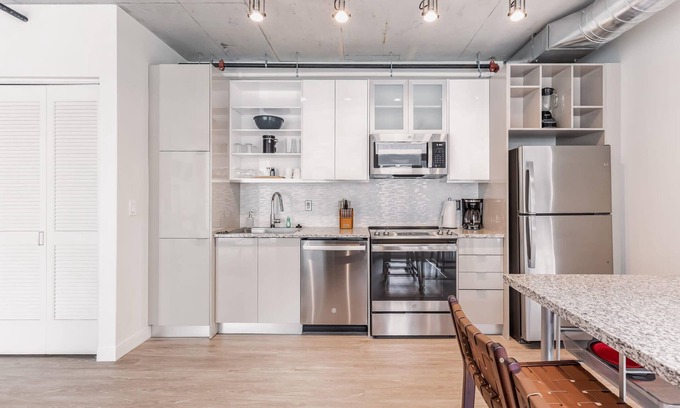 Gateway District Apartment | Central apartment with double queen beds
