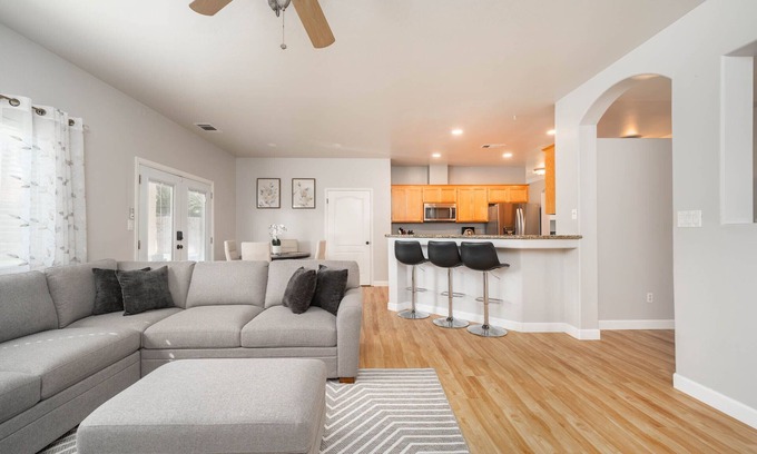River Oaks House | Central bliss near parks & shops