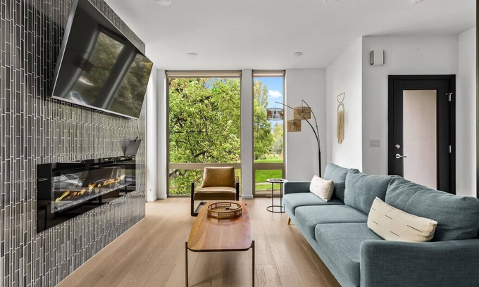 Squire Park House | Central Business District 3BR w/Rooftop Deck, nr Cafes, by Blueground