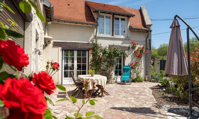 Royallieu Village Cottage | Central Compiègne Retreat: Cozy 1BR Cottage with Private Terrace and Modern Amenities