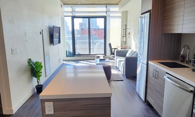 Connaught House | Central condo downtown