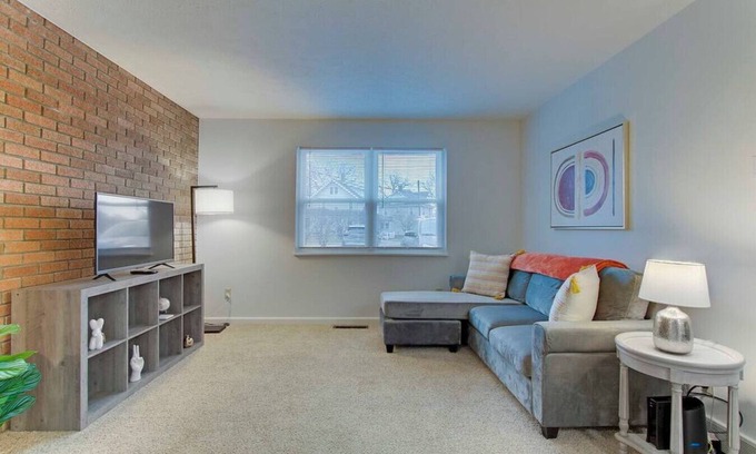 North Canton Apartment | Central & Cozy 1BR near Hall of Fame/Airport