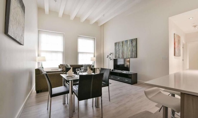 Chinatown Apartment | Central DT Boston 2BR | High ceilings| Fast Wifi | In-unit W/D