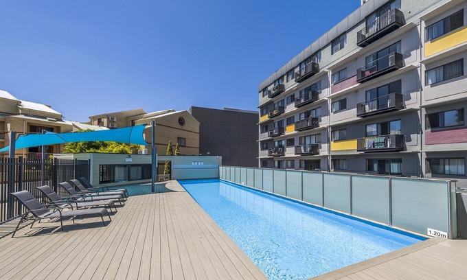East Perth Apartment | Central East Perth Flat with Pool & Gym Access