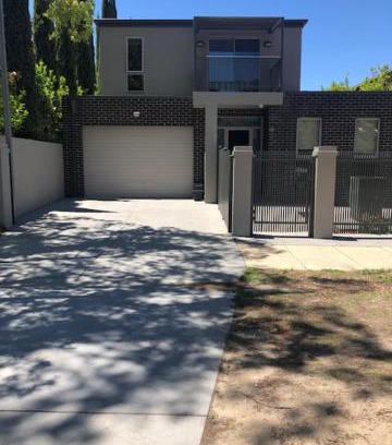 Albury Apartment | Central executive 4br townhouse