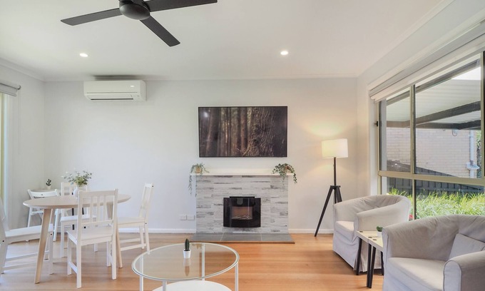 Forest Hill Villa | Central Forest Hill 3BR2BA House+Parking