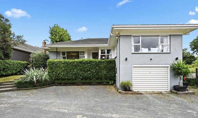 Hamilton North House | CENTRAL HAMILTON HOME - Near beautiful river walks - Family Friendly