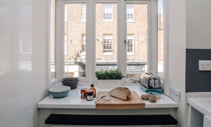 Henley-on-Thames Apartment | Central Hidden Gem - From 125 Per Night