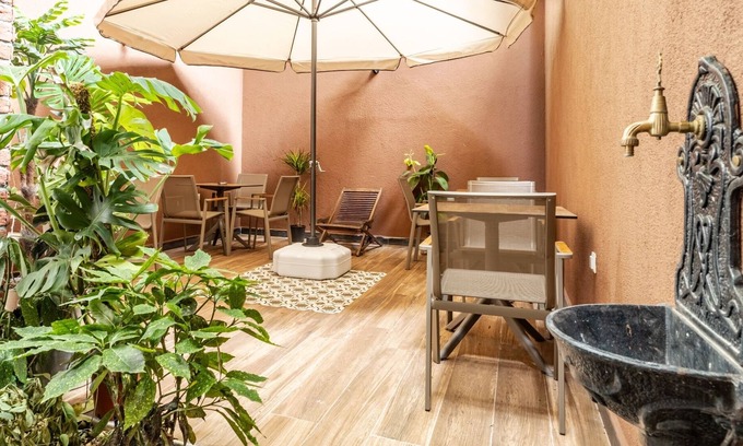 Rasimpasa House | Central, Historical Hotel Room w Garden in Kadikoy