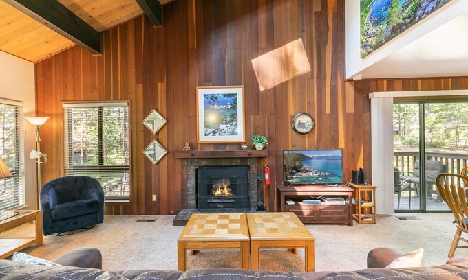 Incline Village Condo | Central Incline Condo with a Pool! (CDL7)